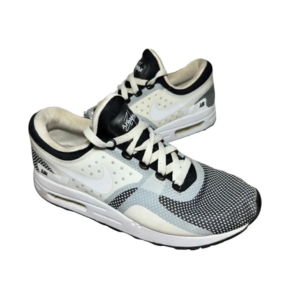 Women’s Nike air max athletic shoes size 6Y black/white